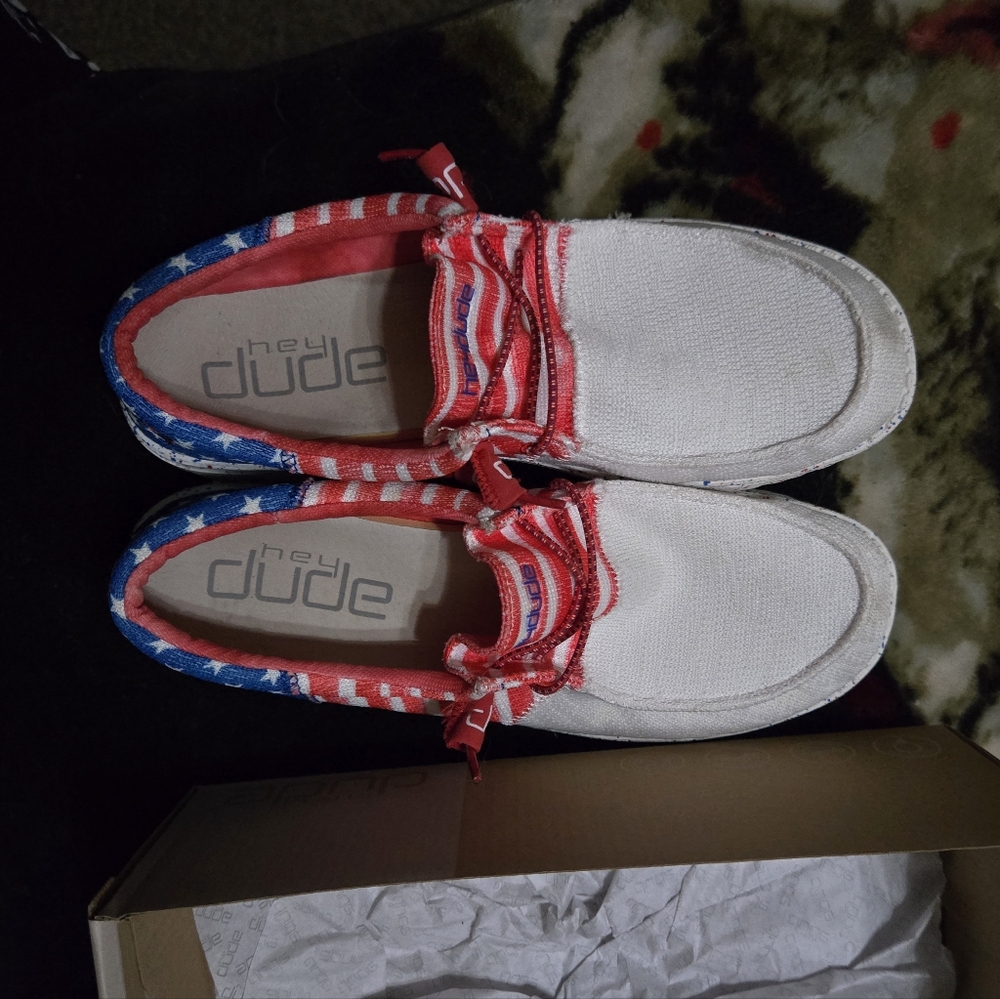 Hey dude size 12